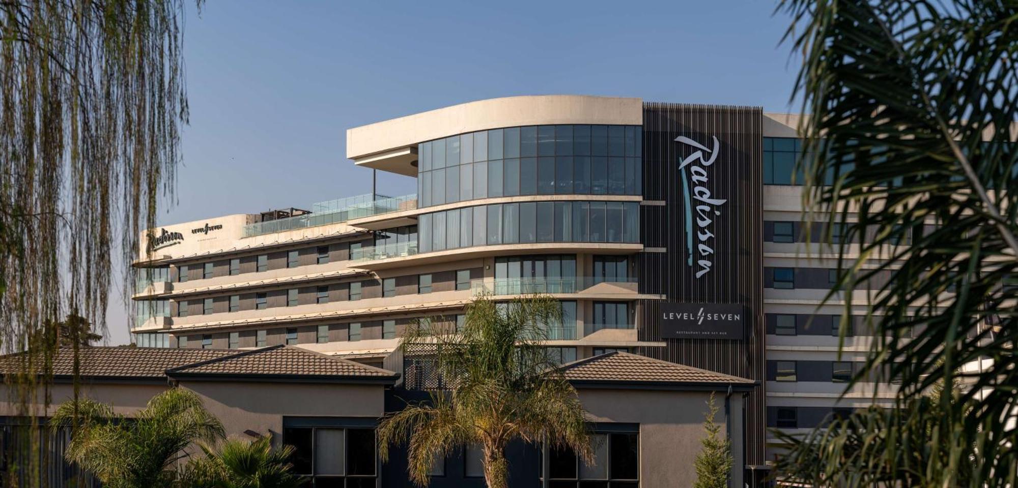 Radisson Hotel And Convention Centre Or Tambo Airport Johannesburg Exterior photo