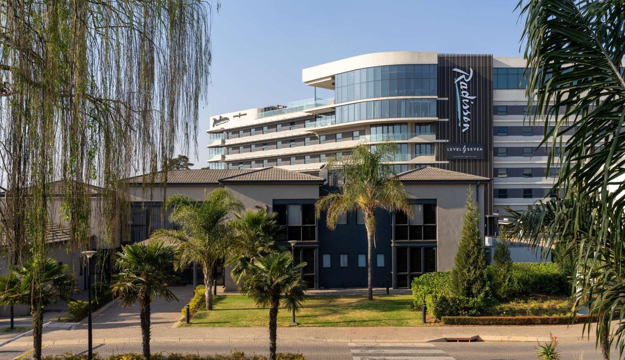 Radisson Hotel And Convention Centre Or Tambo Airport Johannesburg Exterior photo